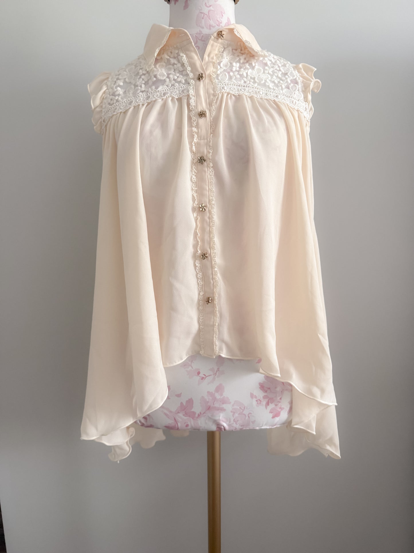 vanilla petal fizz top